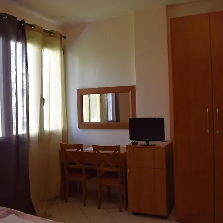 La Dea Πανσιόν